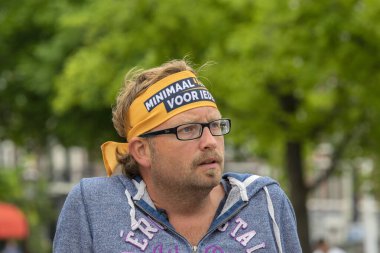 Amsterdam 'da 14 Avro Maaşlı Gösteride Gösterici 1-7-2020