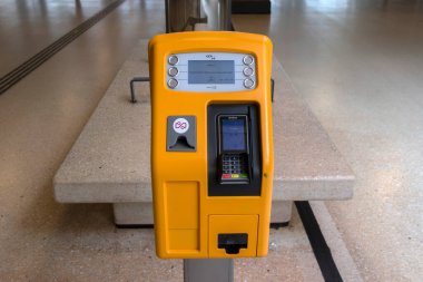 Merkez İstasyon Amsterdam 'daki Toplu Taşımacılık Makinesinin Yeniden Harmanlanması 3 Nisan 2020
