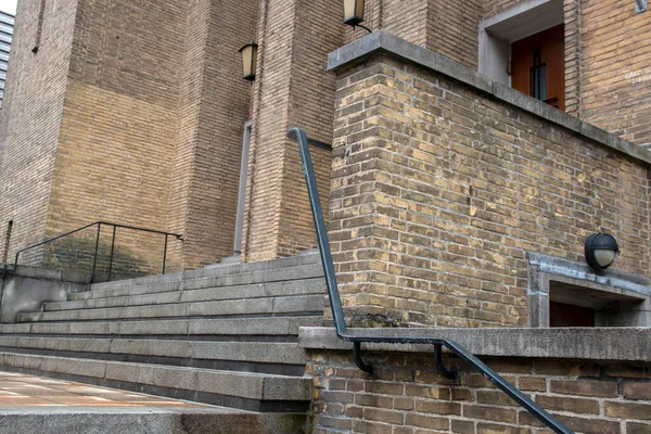 Amsterdam 'daki Maarten Luther Kilisesi' nin Merdivenleri Hollanda 14-7-2020