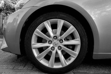 Amsterdam 'da Bir Lexus Araba Tekerleğinin Kapanışı Hollanda 24-6-2020