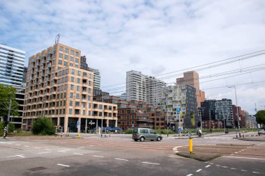 Amsterdam 'da Boelelaan ve Buitenveldertselaan' ı geçmek 17-9-2020