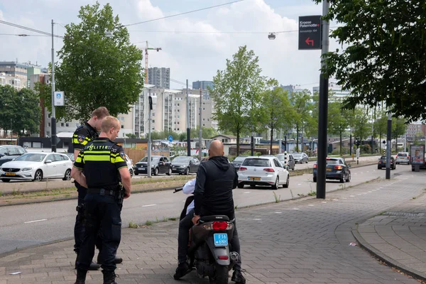 Moped Driver Given Fine Amsterdam 네덜란드 2020 — 스톡 사진