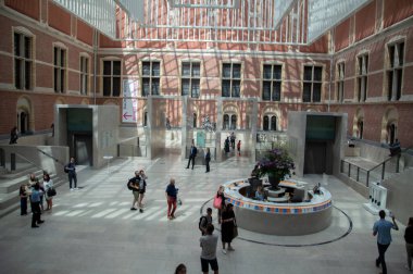 Rijksmuseum Amsterdam 'daki Corona tecridinden sonra tekrar açıldı Hollanda 25-6-2020