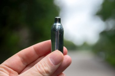 Amsterdam 'da azot oksitle çırpılmış krema kapsülü Hollanda 18-6-2020