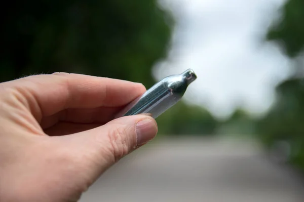 Amsterdam 'da azot oksitle çırpılmış krema kapsülü Hollanda 18-6-2020