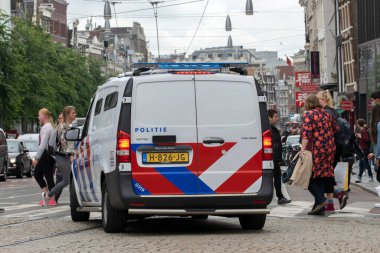 Amsterdam 'daki Arka Polis Aracı Hollanda 18-8-2021