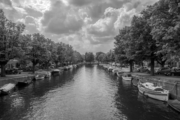 Vista Blanco Negro Desde Puente Anna Van Saksenbrug Ámsterdam Países — Foto de Stock