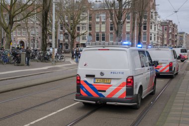 Amsterdam 'daki Arka Polis Arabası Hollanda 18-3-2020