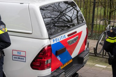 Amsterdam 'daki Arka Polis Arabası Hollanda 18-3-2020