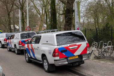 Amsterdam 'daki Arka Polis Arabası Hollanda 18-3-2020