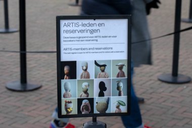 Amsterdam 'daki Artis Hayvanat Bahçesi' ndeki reklam panosu üyeleri ve rezervasyonları 30-12-2019