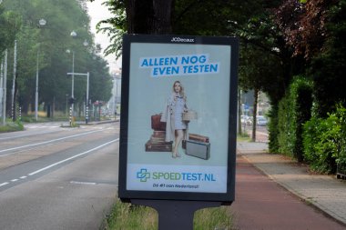 Amsterdam 'daki Billboard Testi' nin içine edildi. Hollanda 26-6-2021.