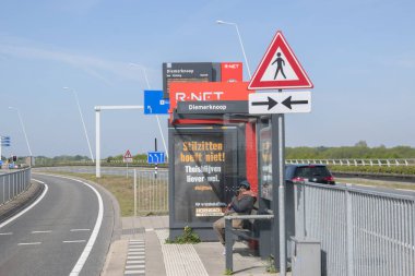 Diemerknoop Otobüs Durağı Diemen, Hollanda 8-5-2020