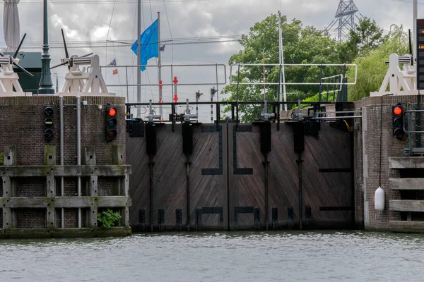 Stängt Zeesluis Sluice Gate Muiden Nederländerna 2021 — Stockfoto