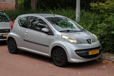Amsterdam 'da Bir Peugeot 107 Araba Hollanda 1-9-2025