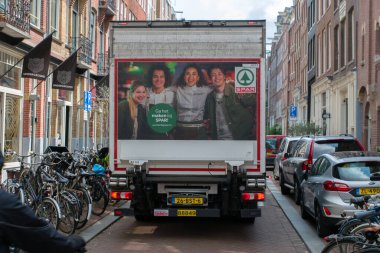 Amsterdam 'daki Spin Supermarket Kamyonu Hollanda 6-6-2025