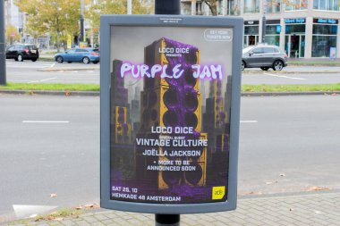 Amsterdam Teh Hollanda 'da Mor Reklam Panosu 14-10-2025