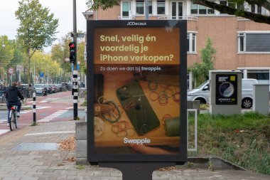 Billboard Swappie Amsterdam 'da iPhone' unu 27-9-2025 'e satıyor.