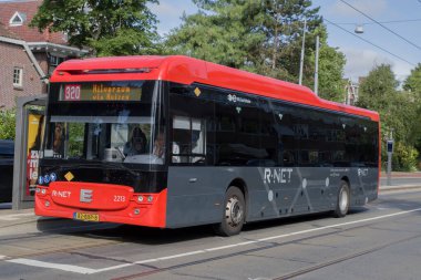Otobüs 320 Amsterdam 'da Hollanda 12-7-2025