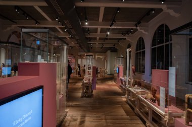 Amsterdam Wereldmuseum 'daki Çin yapımı sergi odası 28-10-2025