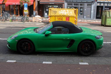 Yeşil Porsche 718 Boxster GTS Amsterdam 'da Hollanda 20-9-2025
