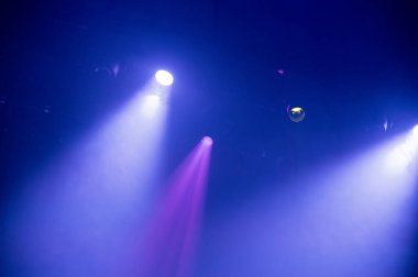 Hollanda 27-9-2025 tarihli Amsterdam Konser Salonunda Mavi Arkaplan Işıkları