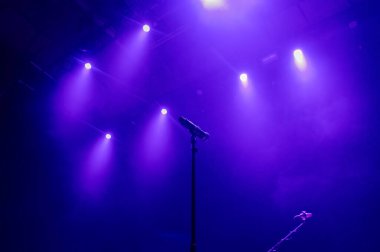 Hollanda 27-9-2025 tarihli Amsterdam Konser Salonunda Mavi Arkaplan Işıkları