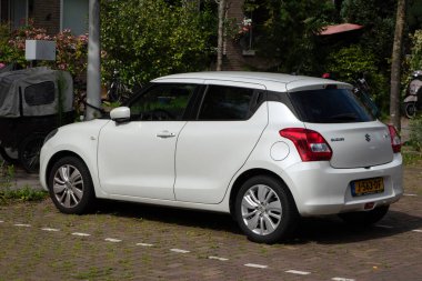 Amsterdam 'da Beyaz Suzuki Swift Araba 7-8-2025