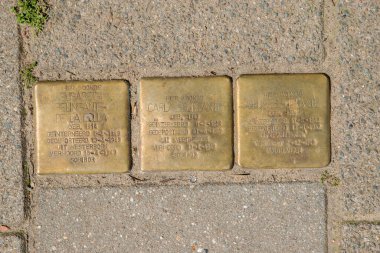 Stolperstein Anıt Taşı Elisabeth Belinfante-De La Bella ve Carla Belinfante Amsterdam 'da 11-6-2025