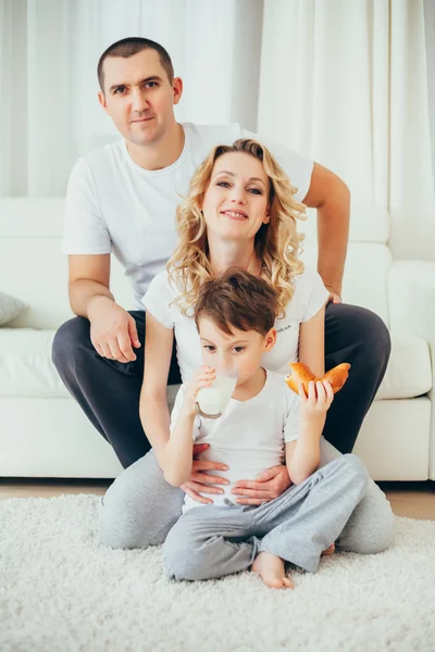 Těhotná žena šťastná family.a — Stock fotografie