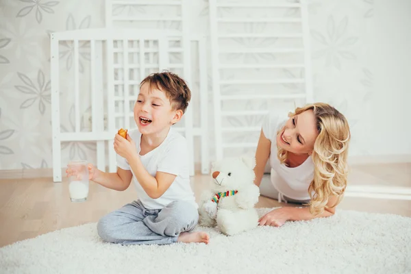 Mutlu family.a hamile kadın — Stok fotoğraf