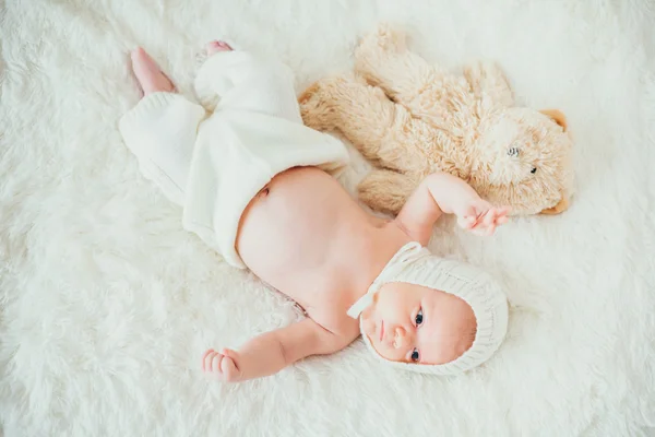 Little baby (child) wrapped in a white knitted blanket newborn — Stock Photo, Image