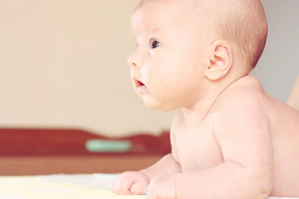 Masaje de bebé —  Fotos de Stock