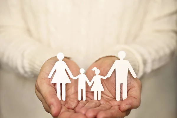 Holding kağıt aile kadın eller yakın çekim