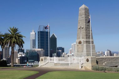 Perth, Batı Avustralya / Avustralya - 19 / 01 / 2013: Perth kentinin mali alanı, ofisleri ve ticari binaları ve gökdelenlerinin manzarası.