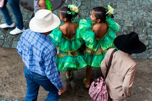 カラカス ベネズエラ 植民地カラカスの通りを歩く人々 — ストック写真