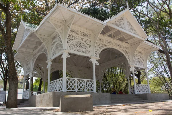 Caracas, Venezuela. Çardak El Calvario Parkı, Ezequiel Zamora Parkı.