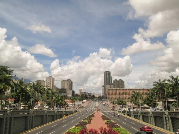 Caracas 'taki Bolvar Bulvarı' nın muhteşem manzarası, Venezuela 'nın başkentinde ikonik bir bulvar. Caracas Venezuela.