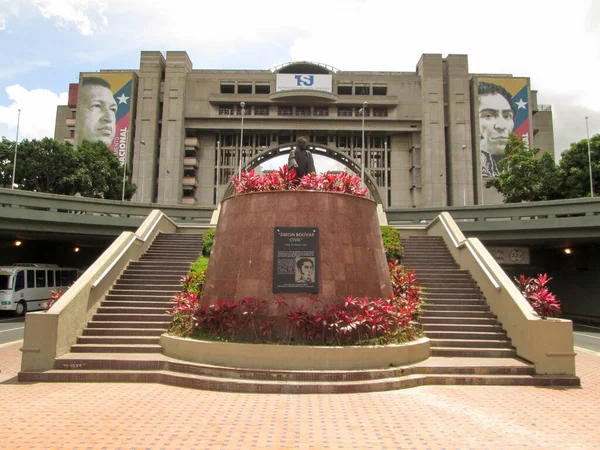 Впечатляющий Вид Памятник Симну Болвару Гражданской Одежде Авенида Болвар Каракасе — стоковое фото