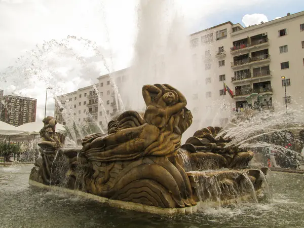 Fuente Leary Square Plaza Leary Silencio Caracas Venezuela —  Fotos de Stock