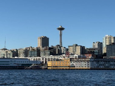 Seattle şehrinin ufuk çizgisi bir tekneden görünüyor. ABD, Washington, Seattle 15 Temmuz 2025.