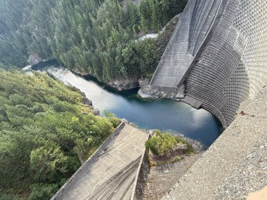 Ross Gölü Kuzey Cascades Ulusal Parkı 'ndaki Diablo Barajı. ABD, Washington 18 Temmuz 2025. 