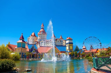 Sochi, Rusya - 1 Haziran 2021: Sochi eğlence parkı. Krasnodar Bölgesi