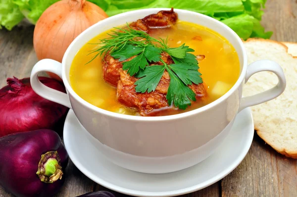 Füme domuz pirzolası ve bezelye çorbası.