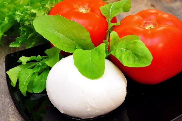 Tomato, mozzarella, arugula and basil — Stock Photo, Image