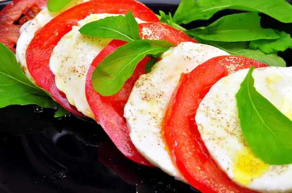 Salată tradițională italiană caprese — Fotografie, imagine de stoc