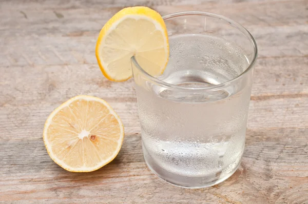 Glass of water with lemon — Stock Photo, Image