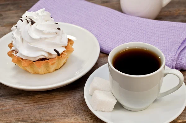 Caffè e torta sul tavolo di legno — Foto Stock
