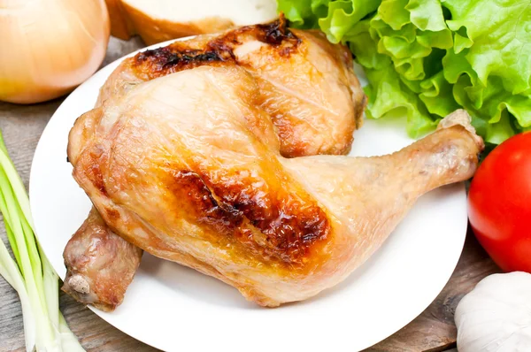 Grilled chicken legs with vegetables — Stock Photo, Image