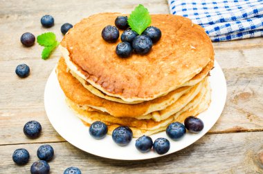 taze çilek ile Pancakes